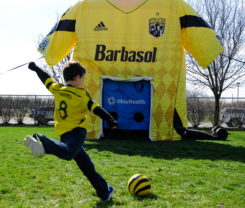 COLUMBUS CREW COMBO GIANT JERSEY & KICK GAME